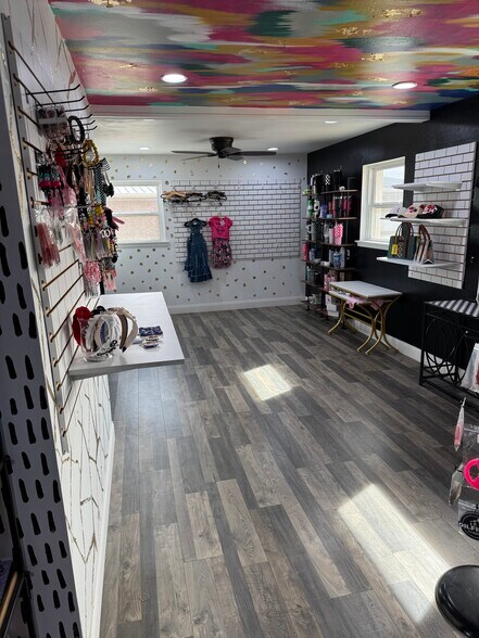 More Photos Of 2404 Oakwood Dr, Odessa Storefront For Sale