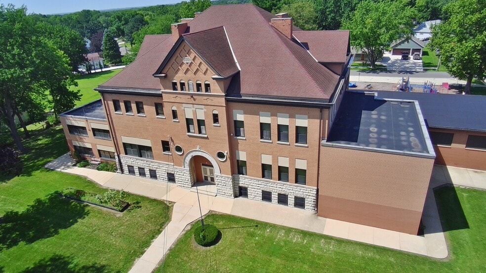 Primary Photo Of 655 W Perry St, Belvidere Schools For Sale