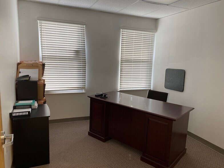 More Photos Of 59 Avenue at the Commons, Shrewsbury Medical For Lease