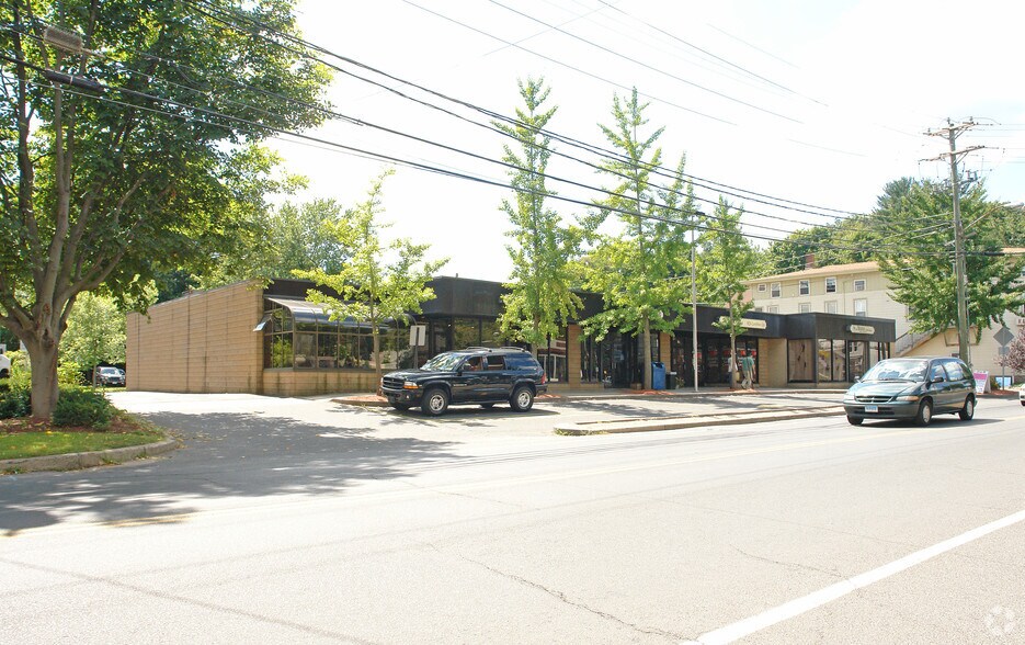 More Photos Of 12-22 E Main St, Bristol Storefront For Lease