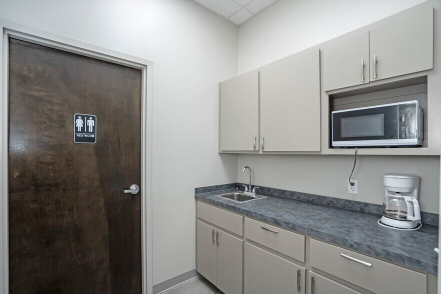 More Photos Of 10500 S Cage Blvd, Pharr Service Station For Sale