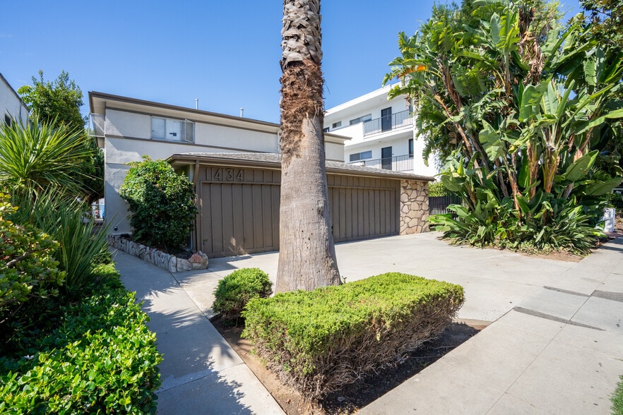 Primary Photo Of 1434 15th St, Santa Monica Apartments For Sale