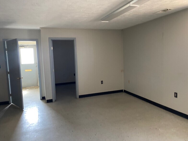 More Photos Of 3390 Jeff Homan Blvd, Tupelo Truck Terminal For Sale
