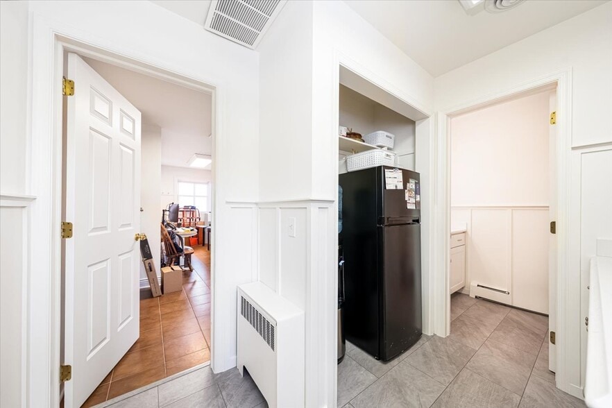 More Photos Of 611 Nursery Rd, Westminster Office For Sale