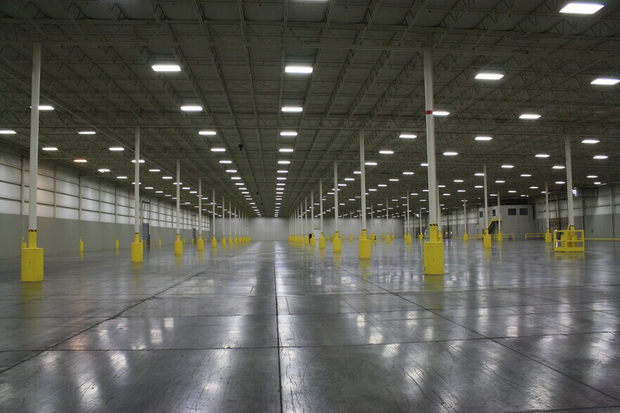 More Photos Of 2929 Venture Dr, Janesville Distribution For Lease