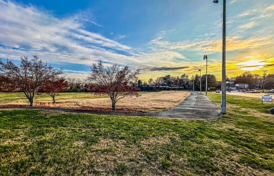 More Photos Of 4855 Hollins Rd, Roanoke Golf Course Driving Range For Sale