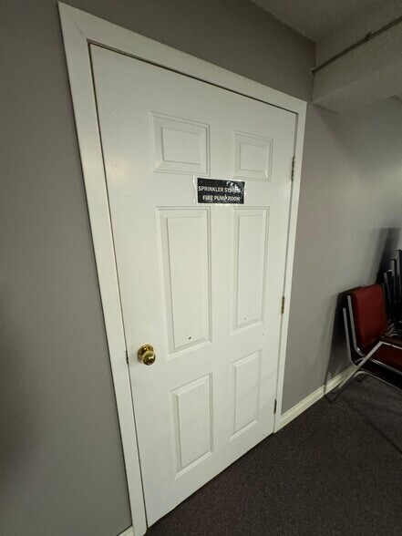 More Photos Of 725 Gibralter St, Norfolk Flex For Sale