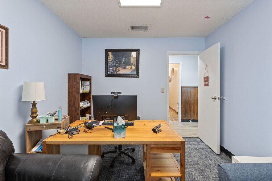 More Photos Of 260 S Marion Ave, Lake City Office For Sale