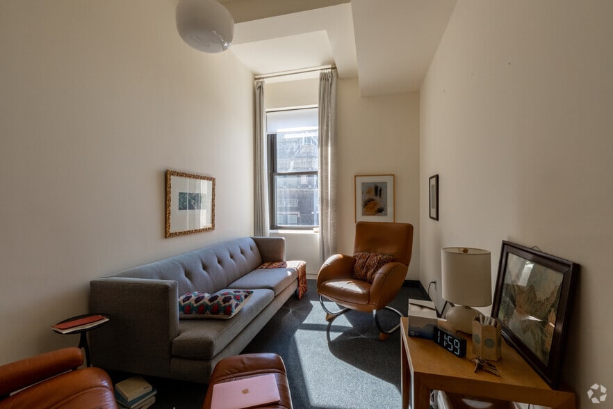 Photo of 27th Floor Ste 2707