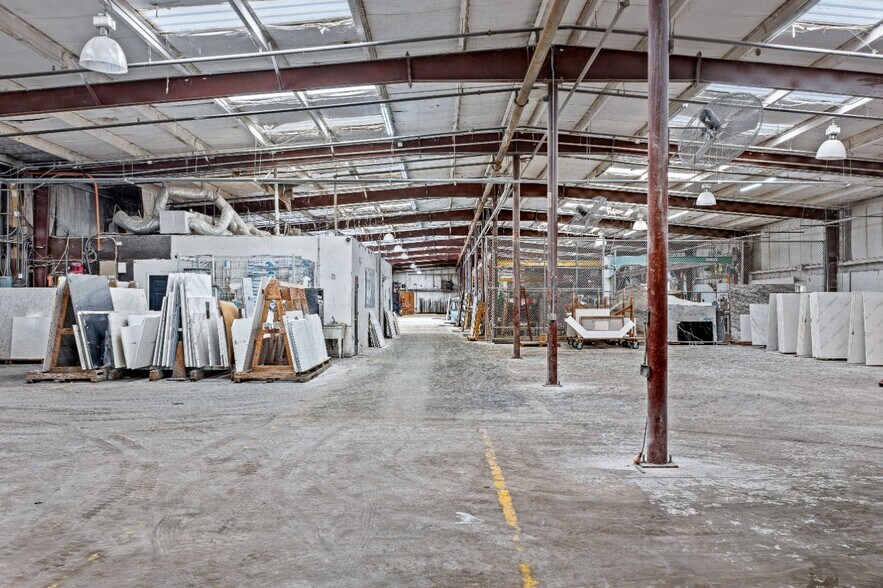 More Photos Of 841 Drive Buick Ave, Orlando Warehouse For Lease