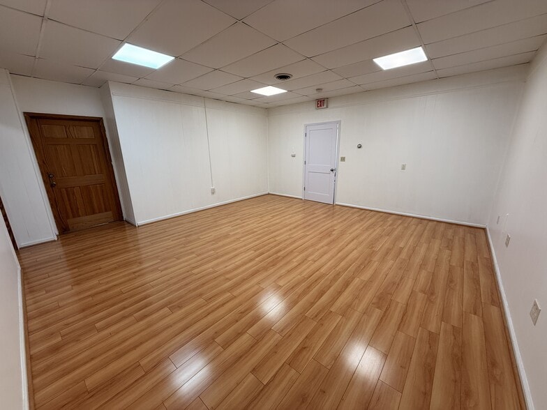 More Photos Of 470 Ridgedale Ave, East Hanover Storefront Retail Office For Lease