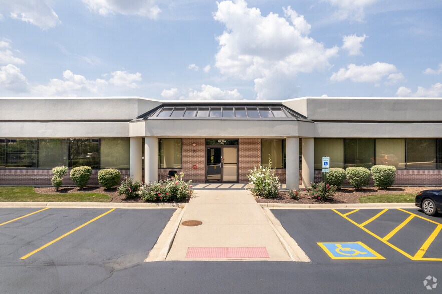 More Photos Of 530 E 22nd St, Lombard Office For Sale