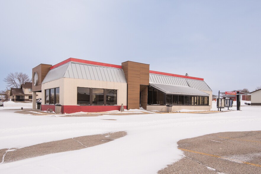 More Photos Of 2209 Circle Dr W, Spirit Lake Fast Food For Lease