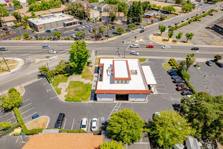 More Photos Of 5299 Auburn Blvd, Sacramento Office For Sale