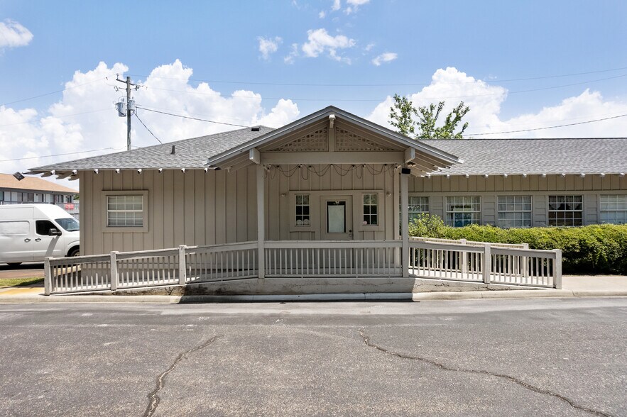 More Photos Of 209 Main St, Destin Storefront Retail Office For Sale