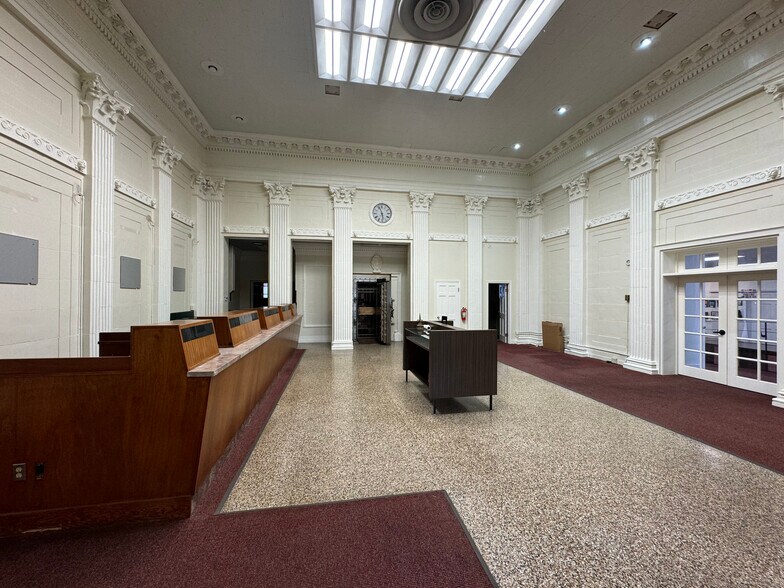 More Photos Of 305-307 E Main St, Front Royal Office For Sale