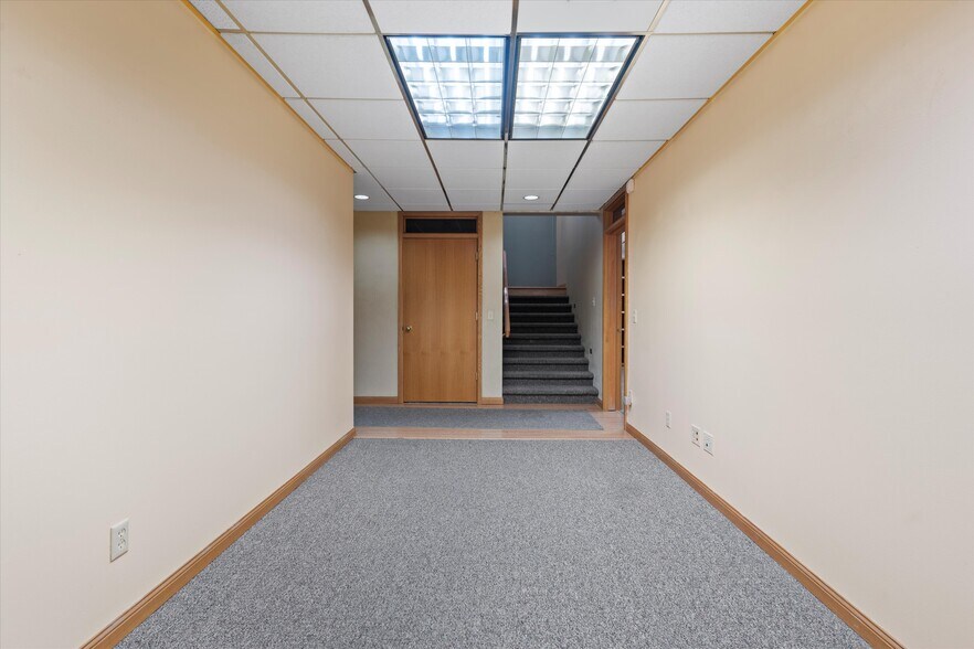 More Photos Of 100 E Broadway Ave, Moses Lake Office For Sale