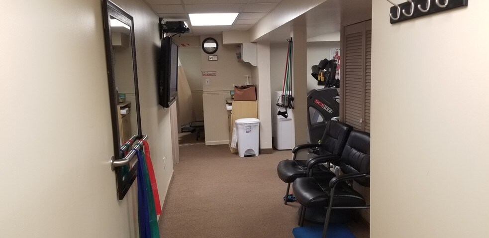 More Photos Of 16 Jefferson St, Hackensack Office Residential For Lease