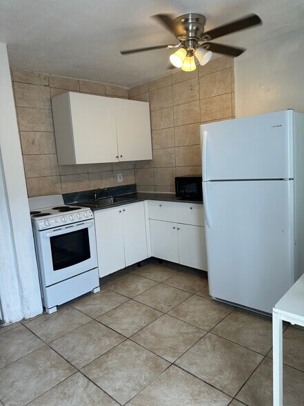 More Photos Of 615 NE 3rd St, Hallandale Beach Apartments For Sale