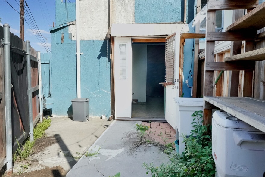 More Photos Of 4862 Venice Blvd, Los Angeles Storefront Retail Residential For Lease