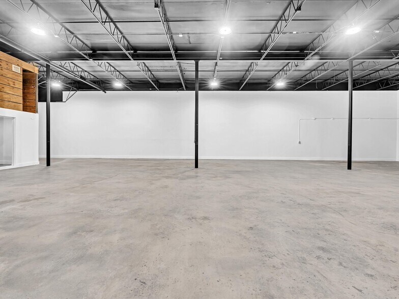 More Photos Of 7880-7882 NW 56th St, Miami Warehouse For Lease