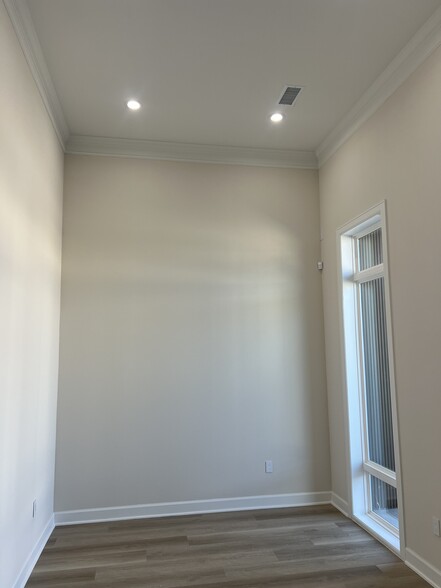 More Photos Of 1325 Main St, Katy Medical For Lease