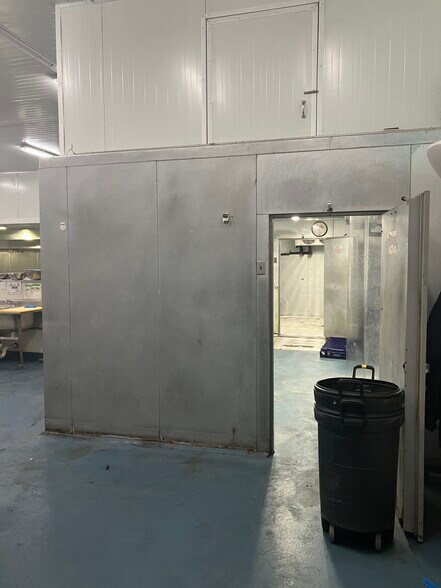 More Photos Of 5485 NW 79th Ave, Doral Light Distribution For Lease