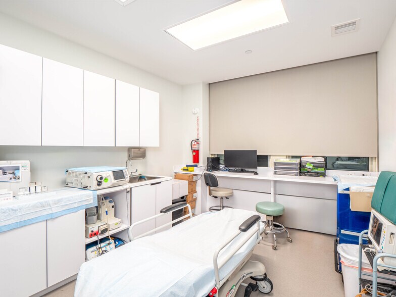 More Photos Of 70 W 36th St, New York Office For Sale