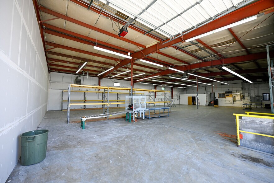 More Photos Of 12430 W Cedar Dr, Lakewood Warehouse For Lease