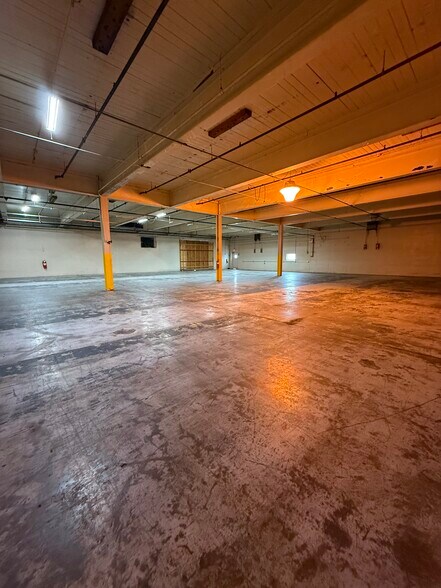 More Photos Of 422B N 3rd St, Albemarle Warehouse For Lease