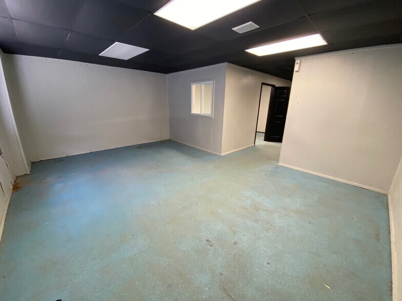 More Photos Of 13306 State Highway 110 S, Tyler Warehouse For Lease