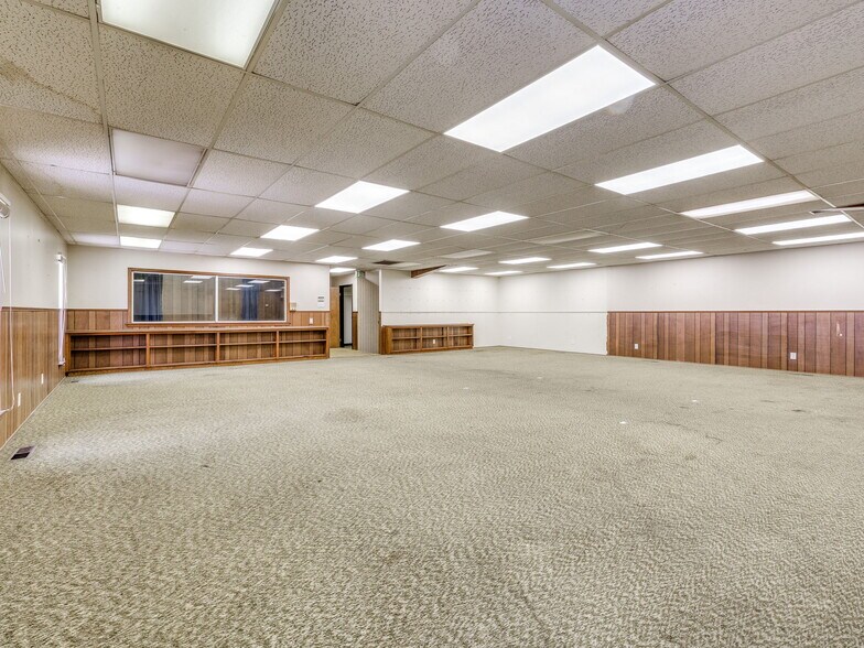 More Photos Of 9906 E 55th Pl, Tulsa Industrial For Lease