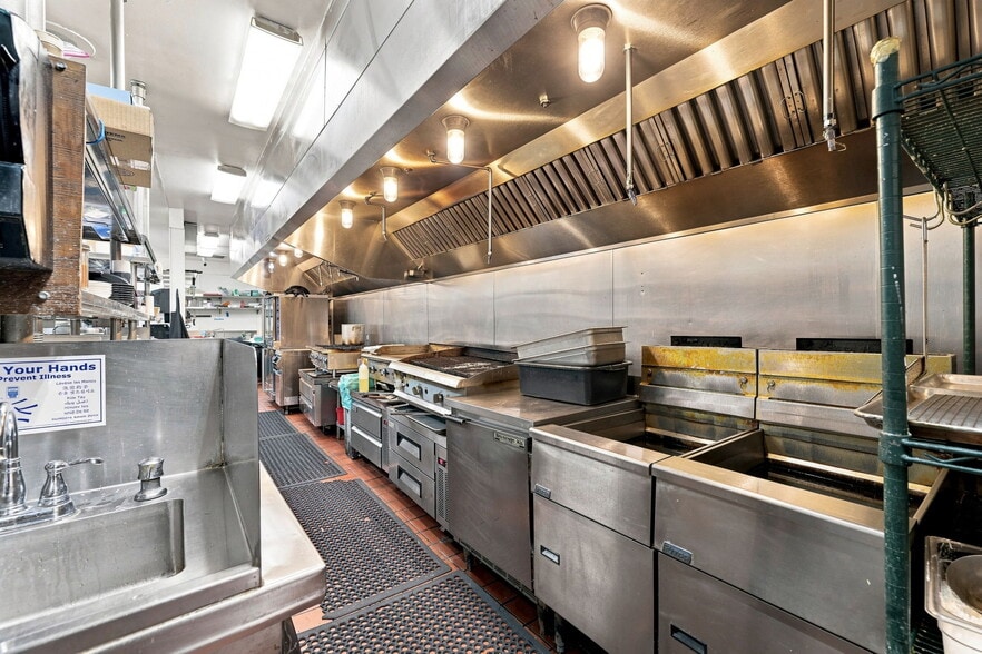 More Photos Of 2422 13th St, Sacramento Restaurant For Sale