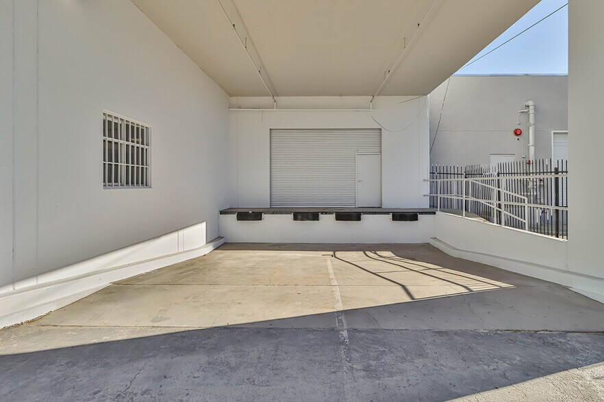 More Photos Of 7410-7428 Bellaire Ave, North Hollywood Warehouse For Sale
