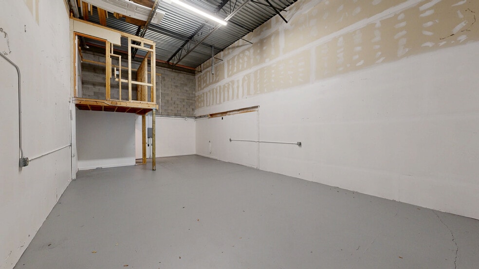 More Photos Of 2155 NW Settle Ave, Port Saint Lucie Warehouse For Lease