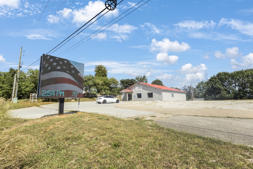 More Photos Of 6804 S Dixie Hwy, Glendale Freestanding For Lease