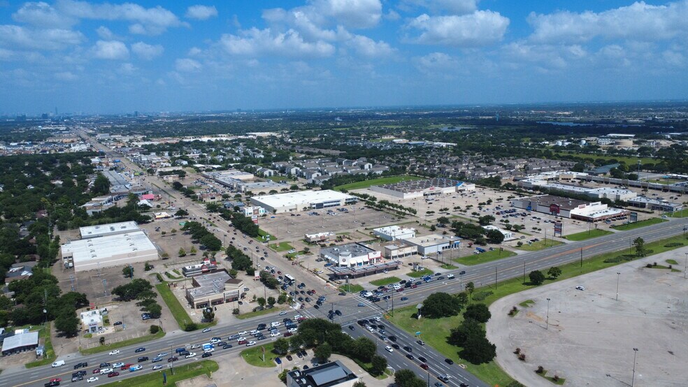 More Photos Of 2505 Highway 6 S, Houston Freestanding For Lease