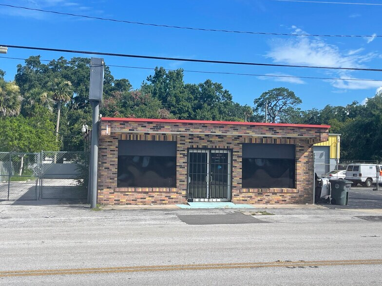 More Photos Of 833 Mason Ave, Daytona Beach Freestanding For Sale