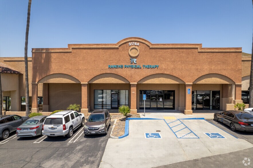 More Photos Of 31750-31764 Casino Dr, Lake Elsinore Storefront For Lease