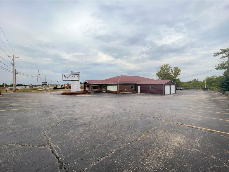 More Photos Of 496 Old Route 66, Saint Robert Office For Lease