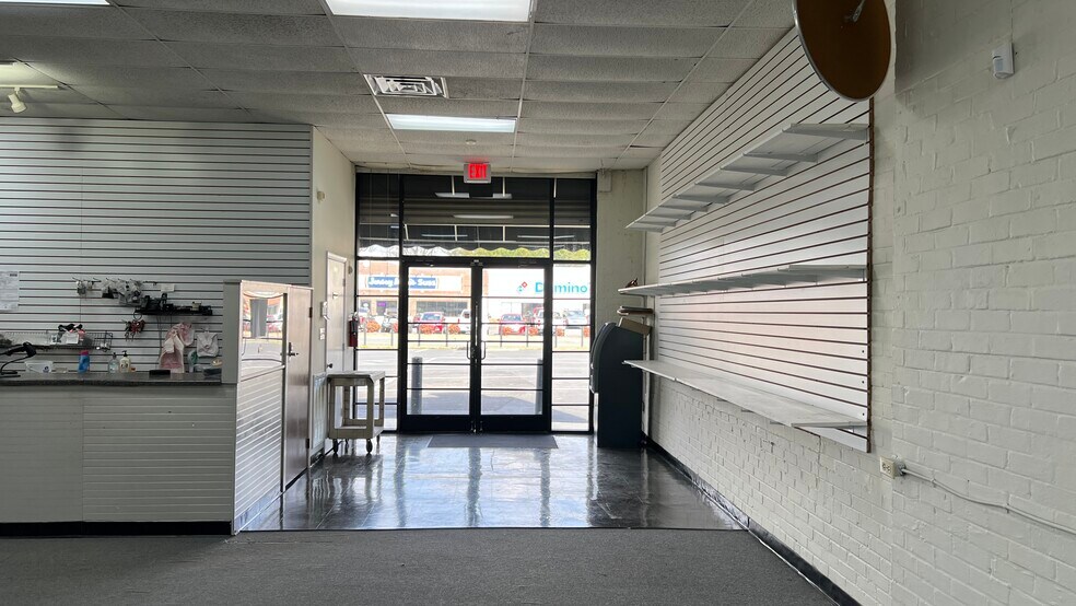 More Photos Of 111 W King St, Kings Mountain Freestanding For Lease