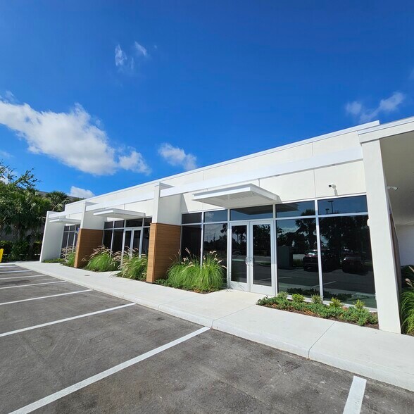 More Photos Of 10061 University Plaza Dr, Fort Myers Storefront Retail Office For Lease