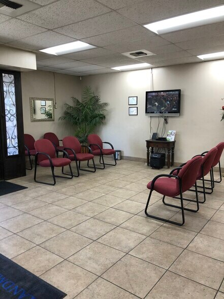 More Photos Of 2200 Chester Ave, Bakersfield Medical For Lease