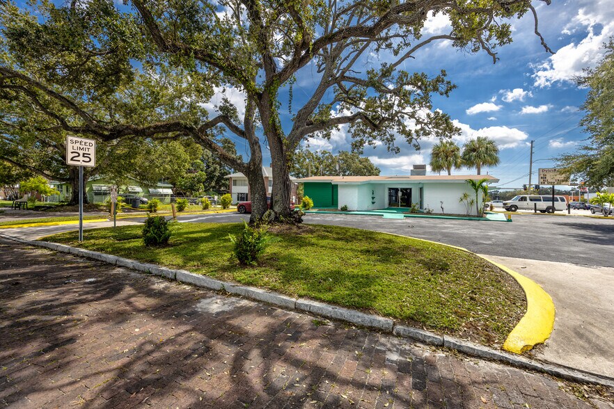 More Photos Of 2100 Dr Martin Luther King Jr St S, Saint Petersburg Medical For Sale