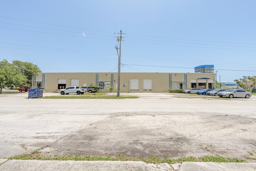 More Photos Of 4095 N 28th Way, Hollywood Warehouse For Lease