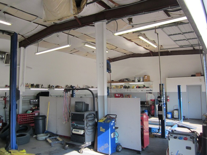 More Photos Of 74725 Joni Dr, Palm Desert Auto Repair For Sale