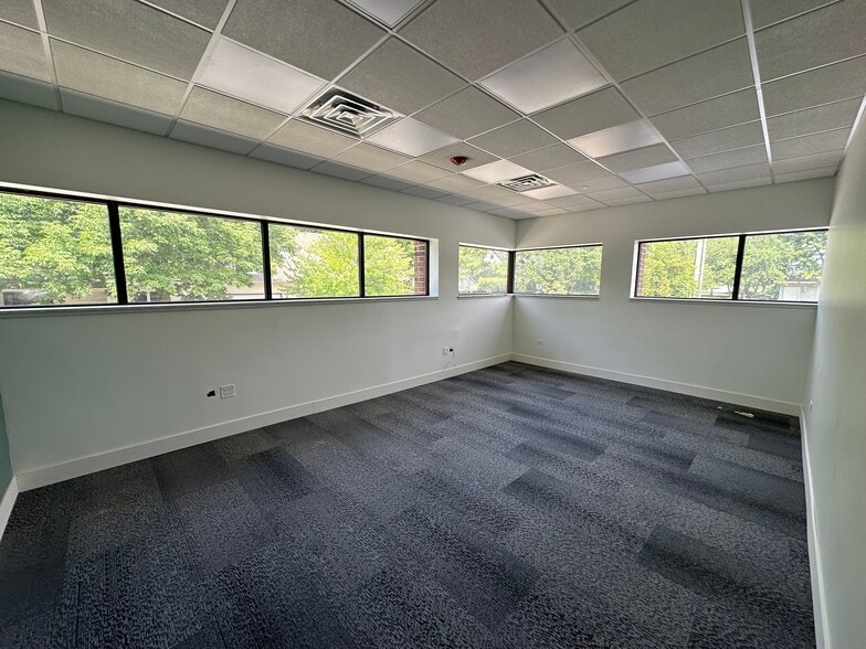 More Photos Of 445 W Jackson Ave, Naperville Medical For Lease