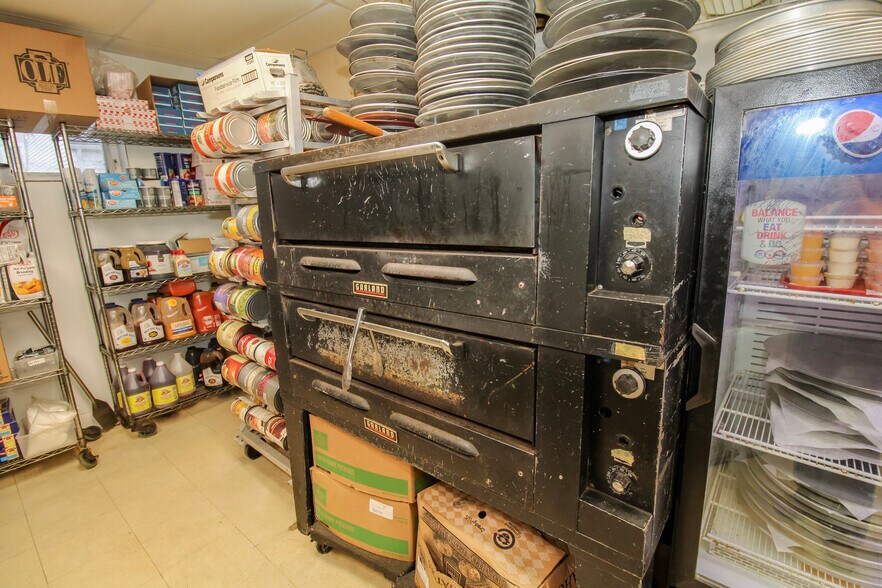 More Photos Of 54 McKinley St, Huron Bar For Sale