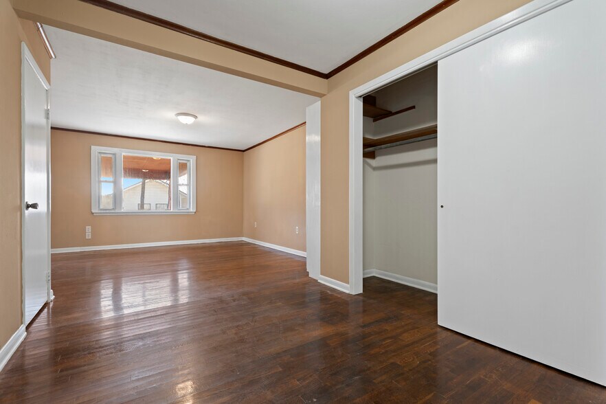 More Photos Of 300 Range St, Marshall Multifamily For Sale