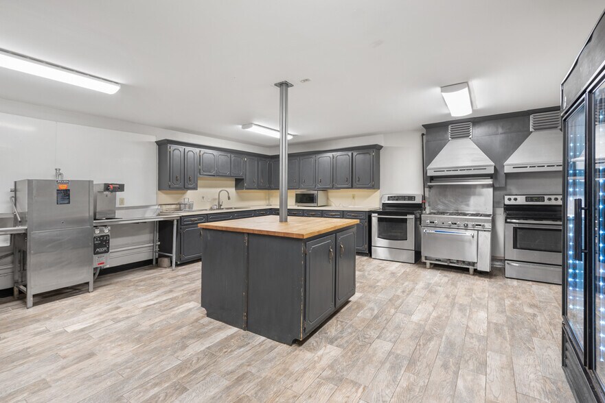 More Photos Of 310 Coles Ferry Pike, Lebanon Religious Facility For Sale